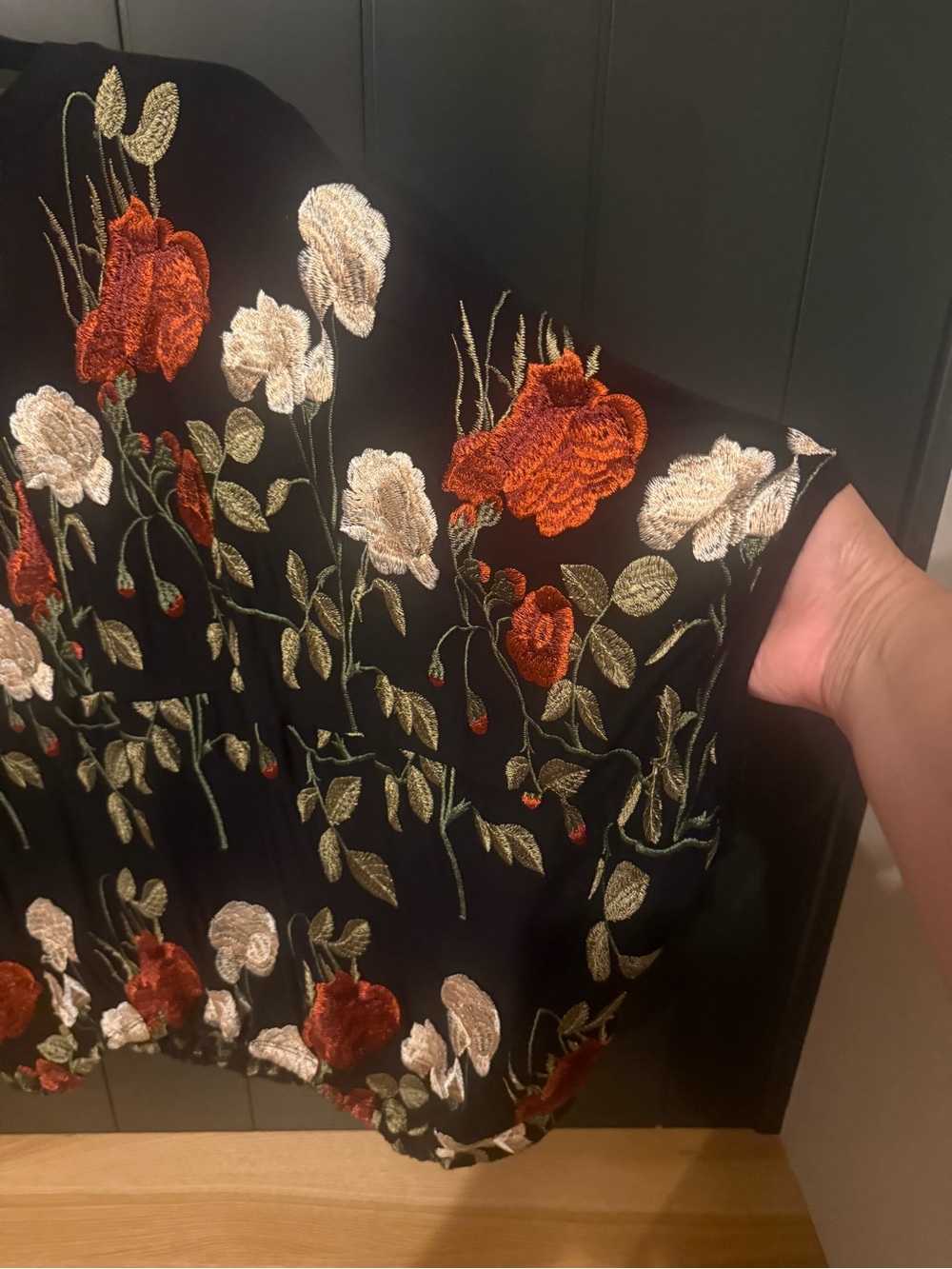 🌹 Anthropologie Akemi & Kin Allies Black Floral V-Neck Embroidered Blouse - Picture 10 of 14